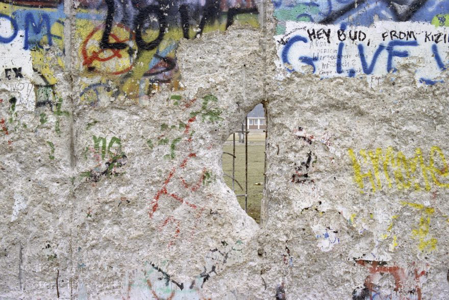 Berlin. Berliner Mauer zwischen Tiergarten und Mitte.
3. 1. 1990. Berlin. Berliner Mauer zwischen Tiergarten und Mitte beim Potsdamer Platz. DDR Grenze
Schlüsselwörter: Berlin;berlin wall;Berliner Mauer;DDR;GDR;Germany;Grenze;Mitte;Ostberlin;1990;Potsdamer Platz