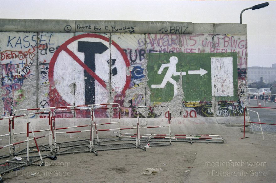 Berlin. Berliner Mauer zwischen Tiergarten und Mitte.
3. 1. 1990. Berlin. Berliner Mauer zwischen Tiergarten und Mitte beim Potsdamer Platz. DDR Grenze
Schlüsselwörter: Berlin;berlin wall;Berliner Mauer;DDR;GDR;Germany;Grenze;Grenzübergang;Mitte;Ostberlin;Potsdamer Platz;1990;Westberlin