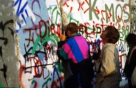 Dateiname=Berliner-Mauer-Potsdamer-Platz-19891113-16.jpg
Dateigröße=232KB
Abmessungen: 880x569
hinzugefügt am: 04. Januar 2016 Berliner-Mauer-Potsdamer-Platz-19891113-16.jpg