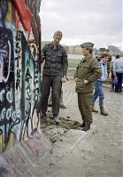 Dateiname=Berliner-Mauer-Potsdamer-Platz-19891114-116.jpg
Dateigröße=218KB
Abmessungen: 612x880
hinzugefügt am: 04. Januar 2016 Berliner-Mauer-Potsdamer-Platz-19891114-116.jpg