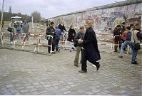 Dateiname=Berliner-Mauer-Potsdamer-Platz-19891114-118.jpg
Dateigröße=224KB
Abmessungen: 880x595
hinzugefügt am: 04. Januar 2016 Berliner-Mauer-Potsdamer-Platz-19891114-118.jpg
