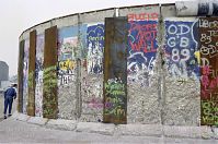 Dateiname=Berliner-Mauer-Potsdamer-Platz-19900103-220.jpg
Dateigröße=278KB
Abmessungen: 880x583
hinzugefügt am: 04. Januar 2016 Berliner-Mauer-Potsdamer-Platz-19900103-220.jpg