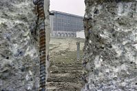 Dateiname=Berliner-Mauer-Potsdamer-Platz-19900103-222.jpg
Dateigröße=207KB
Abmessungen: 880x582
hinzugefügt am: 04. Januar 2016 Berliner-Mauer-Potsdamer-Platz-19900103-222.jpg