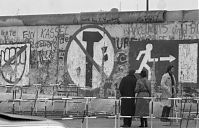 Dateiname=Berliner-Mauer-Potsdamer-Platz-19900103-274.jpg
Dateigröße=183KB
Abmessungen: 880x567
hinzugefügt am: 04. Januar 2016 Berliner-Mauer-Potsdamer-Platz-19900103-274.jpg