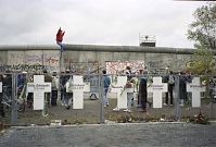 Dateiname=Berliner-Mauer-Mitte-Gedenkkreuze-19891114-114.jpg
Dateigröße=225KB
Abmessungen: 880x595
hinzugefügt am: 04. Januar 2016 Berliner-Mauer-Mitte-Gedenkkreuze-19891114-114.jpg