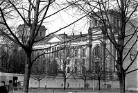 Dateiname=Berliner-Mauer-Mitte-beim-Reichstag-19900119-02.jpg
Dateigröße=328KB
Abmessungen: 880x590
hinzugefügt am: 04. Januar 2016 Berliner-Mauer-Mitte-beim-Reichstag-19900119-02.jpg