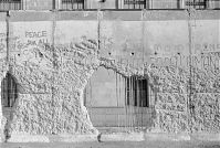 Berliner-Mauer-Mitte-beim-Reichstag-19900119-42.jpg