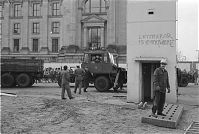 Dateiname=Berliner-Mauer-Mitte-beim-Reichstag-19900219-052.jpg
Dateigröße=211KB
Abmessungen: 880x591
hinzugefügt am: 04. Januar 2016 Berliner-Mauer-Mitte-beim-Reichstag-19900219-052.jpg