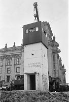 Dateiname=Berliner-Mauer-Mitte-beim-Reichstag-19900219-053.jpg
Dateigröße=177KB
Abmessungen: 602x880
hinzugefügt am: 04. Januar 2016 Berliner-Mauer-Mitte-beim-Reichstag-19900219-053.jpg