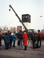 Dateiname=Berliner-Mauer-Mitte-beim-Reichstag-19900219-076.jpg
Dateigröße=168KB
Abmessungen: 661x880
hinzugefügt am: 04. Januar 2016 Berliner-Mauer-Mitte-beim-Reichstag-19900219-076.jpg
