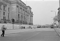 Dateiname=Berliner-Mauer-Mitte-beim-Reichstag-19900219-083.jpg
Dateigröße=163KB
Abmessungen: 880x594
hinzugefügt am: 04. Januar 2016 Berliner-Mauer-Mitte-beim-Reichstag-19900219-083.jpg