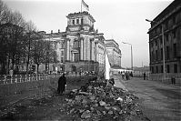 Dateiname=Berliner-Mauer-Mitte-beim-Reichstag-19900220-13.jpg
Dateigröße=254KB
Abmessungen: 880x586
hinzugefügt am: 04. Januar 2016 Berliner-Mauer-Mitte-beim-Reichstag-19900220-13.jpg
