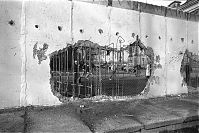 Dateiname=Berliner-Mauer-Mitte-beim-Reichstag-19900220-17.jpg
Dateigröße=284KB
Abmessungen: 880x587
hinzugefügt am: 04. Januar 2016 Berliner-Mauer-Mitte-beim-Reichstag-19900220-17.jpg