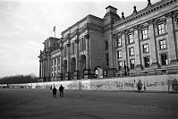 Dateiname=Berliner-Mauer-Mitte-beim-Reichstag-19900220-20.jpg
Dateigröße=207KB
Abmessungen: 880x588
hinzugefügt am: 04. Januar 2016 Berliner-Mauer-Mitte-beim-Reichstag-19900220-20.jpg