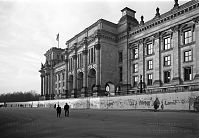 Dateiname=Berliner-Mauer-Mitte-beim-Reichstag-19900220-20a.jpg
Dateigröße=217KB
Abmessungen: 880x610
hinzugefügt am: 04. Januar 2016 Berliner-Mauer-Mitte-beim-Reichstag-19900220-20a.jpg