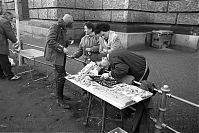 Dateiname=Berliner-Mauer-Mitte-beim-Reichstag-19900220-23.jpg
Dateigröße=236KB
Abmessungen: 880x587
hinzugefügt am: 04. Januar 2016 Berliner-Mauer-Mitte-beim-Reichstag-19900220-23.jpg