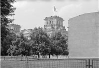 Dateiname=Berliner-Mauer-Mitte-beim-Reichstag-19900511-25.jpg
Dateigröße=223KB
Abmessungen: 880x602
hinzugefügt am: 04. Januar 2016 Berliner-Mauer-Mitte-beim-Reichstag-19900511-25.jpg