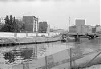 Berliner-Mauer-Mitte-beim-Reichstag-19900511-37.jpg