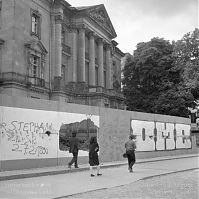 Dateiname=Berliner-Mauer-Mitte-beim-Reichstag-19900527-223.jpg
Dateigröße=280KB
Abmessungen: 877x880
hinzugefügt am: 04. Januar 2016 Berliner-Mauer-Mitte-beim-Reichstag-19900527-223.jpg