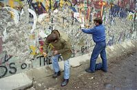 Dateiname=Berliner-Mauer-Mitte-Tiergarten-19900107-122.jpg
Dateigröße=303KB
Abmessungen: 880x585
hinzugefügt am: 04. Januar 2016 Berliner-Mauer-Mitte-Tiergarten-19900107-122.jpg