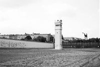 Dateiname=Berliner-Mauer-Treptow-19900416-103.jpg
Dateigröße=162KB
Abmessungen: 880x590
hinzugefügt am: 04. Januar 2016 Berliner-Mauer-Treptow-19900416-103.jpg