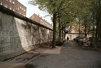 Dateiname=Berliner-Mauer-Treptow-19900416-17.jpg
Dateigröße=266KB
Abmessungen: 880x590
hinzugefügt am: 04. Januar 2016 Berliner-Mauer-Treptow-19900416-17.jpg
