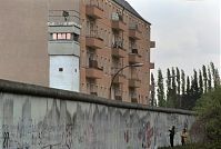 Dateiname=Berliner-Mauer-Treptow-19900416-24a.jpg
Dateigröße=175KB
Abmessungen: 880x592
hinzugefügt am: 04. Januar 2016 Berliner-Mauer-Treptow-19900416-24a.jpg