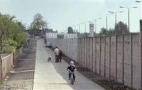 Dateiname=Berliner-Mauer-Treptow-19900416-292.jpg
Dateigröße=173KB
Abmessungen: 880x562
hinzugefügt am: 04. Januar 2016 Berliner-Mauer-Treptow-19900416-292.jpg