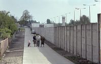 Dateiname=Berliner-Mauer-Treptow-19900416-293.jpg
Dateigröße=164KB
Abmessungen: 880x561
hinzugefügt am: 04. Januar 2016 Berliner-Mauer-Treptow-19900416-293.jpg