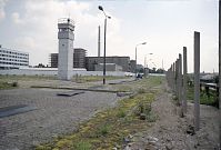 Dateiname=Berliner-Mauer-Mitte-Wedding-19900612-403.jpg
Dateigröße=210KB
Abmessungen: 880x598
hinzugefügt am: 04. Januar 2016 Berliner-Mauer-Mitte-Wedding-19900612-403.jpg