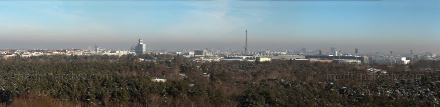 Berlin. Blick vom Drachenberg (Grunewald) in Richtung Osten. ->Berlin. Mitte, Charlottenburg-Wilmersdorf. Messegelände. Funkturm.
11. 1. 2009. Berlin. Blick vom Drachenberg (Grunewald) in Richtung Osten. -> Berlin Mitte, Charlottenburg-Wilmersdorf. Messegelände. Funkturm.
Schlüsselwörter: Berlin;Deutschland;Germany;Messegelände;2009;Panorama