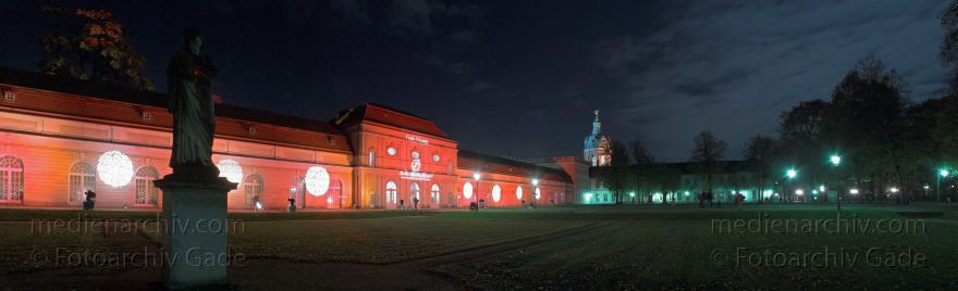 Berlin. Schloss Charlottenburg. Festival of lights.
22. 10. 2010. Berlin. Schloss Charlottenburg. Festival of lights.
Schlüsselwörter: Berlin;Charlottenburg;Deutschland;Festival of Lights;Germany;Panorama;2010;Schloss Charlottenburg