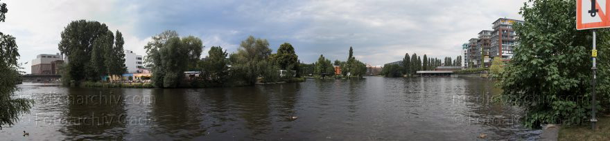Berlin. Charlottenburg. Am Spree.
12. 6. 2011. Berlin. Charlottenburg. Am Fluss Spree.
Schlüsselwörter: Berlin;Charlottenburg;Deutschland;Fluss;Germany;Panorama;2011;Spree