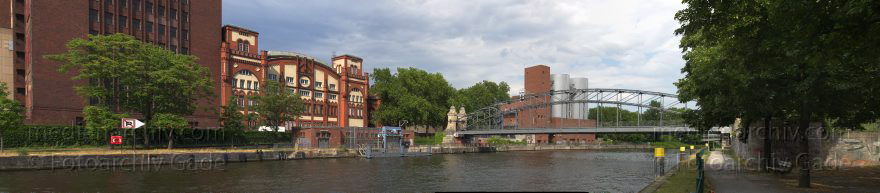 Berlin. Kraftwerk Charlottenburg
12. 6. 2011. Berlin. Charlottenburg. Am Fluss Spree. Kraftwerk Charlottenburg. Panorama
Schlüsselwörter: Berlin;Charlottenburg;Deutschland;Fluss;Germany;Kraftwerk Charlottenburg;Panorama;2011;Spree