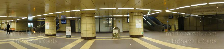 Berlin. Charlottenburg. Bahnhof Zoologischer Garten.
20. 11. 2011. Berlin. Charlottenburg. Bahnhof Zoologischer Garten.
Schlüsselwörter: Bahnhof;Berlin;Charlottenburg;Deutschland;Germany;Panorama;2011;Zoologischer Garten