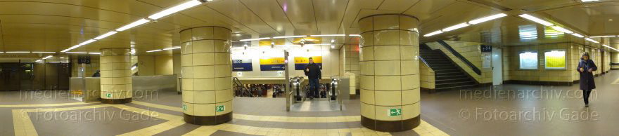 Berlin. Charlottenburg. Bahnhof Zoologischer Garten.
20. 11. 2011. Berlin. Charlottenburg. Bahnhof Zoologischer Garten.
Schlüsselwörter: Bahnhof;Berlin;Charlottenburg;Deutschland;Germany;Panorama;2011;Zoologischer Garten
