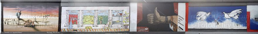 Berlin. Friedrichshain. East-Side-Gallery
November 1991. Berlin. Friedrichshain. Mühlenstraße. East-Side-Gallery an der ehemaligen Berliner Mauer. Gemälde
Schlüsselwörter: Berlin;Berliner Mauer;East Side Gallery;East-Side-Gallery;EastSideGallery;Friedrichshain;Germany;Mühlenstraße;1991;Panorama