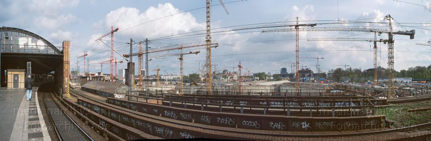 Berlin. Tiergarten. Baustelle am Lehrter Bahnhof
April 1999. Berlin. Tiergarten. Baustelle am Lehrter Bahnhof
Schlüsselwörter: Bahnverkehr;Berlin;Deutschland;Germany;Lehrter Bahnhof;Lehrter Stadtbahnhof;Panorama;S-Bahn;Schienenverkehr;1999;Tiergarten