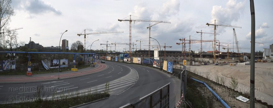 Berlin. Tiergarten. Baustelle am Lehrter Bahnhof
April 1999. Berlin. Tiergarten. Baustelle am Lehrter Bahnhof
Schlüsselwörter: Berlin;Deutschland;Germany;Hauptbahnhof;Lehrter Bahnhof;Panorama;1999;Tiergarten
