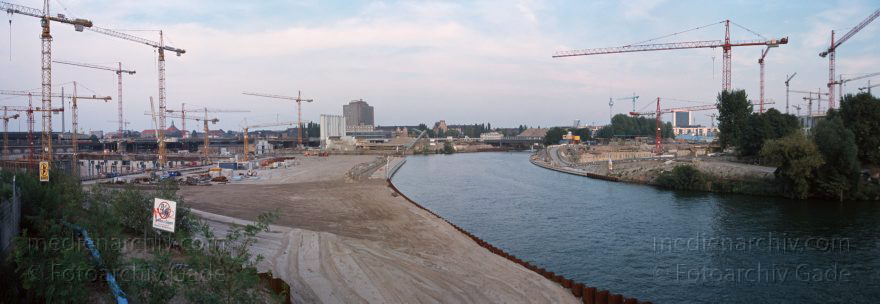 Berlin. Tiergarten. Baustelle am Lehrter Bahnhof
September 1999. Berlin. Tiergarten. Baustelle am Lehrter Bahnhof. Hier entsteht der Berliner Hauptbahnhof.
Schlüsselwörter: Deutschland;Germany;Panorama;Berlin;Tiergarten