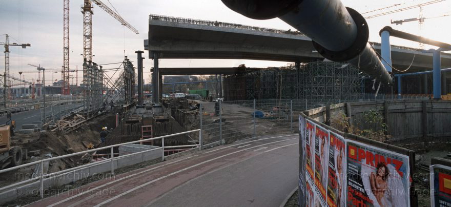 Berlin. Tiergarten. Mitte. Baustelle Lehrter Bahnhof
November 1999. Berlin. Tiergarten. Mitte. Baustelle Lehrter Bahnhof
Schlüsselwörter: Baustelle;Berlin;Deutschland;Germany;Lehrter Bahnhof;Panorama;1999;Tiergarten