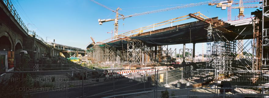 Berlin. Tiergarten. Baustelle des neuen Hauptbahnhofs beim Lehrter Bahnhof
14. Mai 2000. Deutschland. Berlin. Tiergarten. Baustelle des neuen Hauptbahnhofs beim Lehrter Bahnhof
Schlüsselwörter: Baustelle;Berlin;Deutschland;Germany;Hauptbahnhof;Lehrter Bahnhof;Panorama;2000;Tiergarten