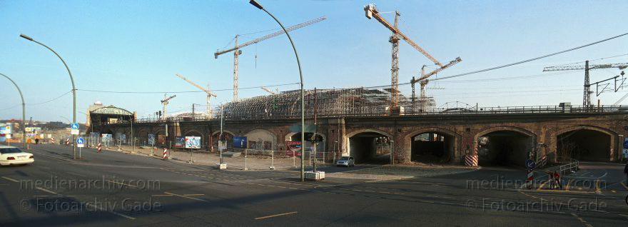 Berlin. Tiergarten. Baustelle Lehrter Bahnhof.
März 2002. Berlin. Tiergarten. Baustelle Lehrter Bahnhof.
Schlüsselwörter: Berlin;Deutschland;Germany;Lehrter Bahnhof;Panorama;2002;Tiergarten