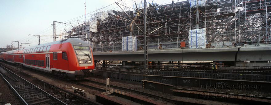 Berlin. Tiergarten. Baustelle Lehrter Bahnhof.
März 2002. Berlin. Tiergarten. Baustelle Lehrter Bahnhof.
Schlüsselwörter: Berlin;Deutschland;Germany;Lehrter Bahnhof;Panorama;2002;Tiergarten