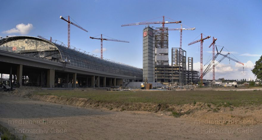 Berlin. Tiergarten. Baustelle. Berliner Hauptbahnhof
22. 5. 2005. Berlin. Tiergarten. Baustelle Berliner Hauptbahnhof
Schlüsselwörter: Baustelle;Berlin;Bundesbahn;Deutschland;Germany;Lehrter Bahnhof;Panorama;2005;Tiergarten