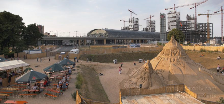 Berlin. Tiergarten. Baustelle. Berliner Hauptbahnhof
3. 7. 2005. Berlin. Tiergarten. Baustelle Berliner Hauptbahnhof
Schlüsselwörter: Berlin;Deutschland;Germany;Hauptbahnhof;Lehrter Bahnhof;Panorama;2005;Tiergarten