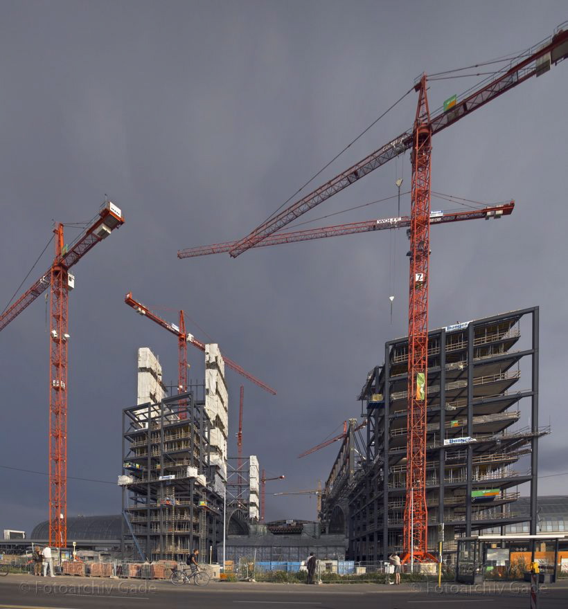 Berlin. Tiergarten. Baustelle. Berliner Hauptbahnhof
30. 7. 2005. Berlin. Tiergarten. Baustelle Berliner Hauptbahnhof
Schlüsselwörter: Berlin;Deutschland;Germany;Hauptbahnhof;Lehrter Bahnhof;Panorama;2005;Tiergarten