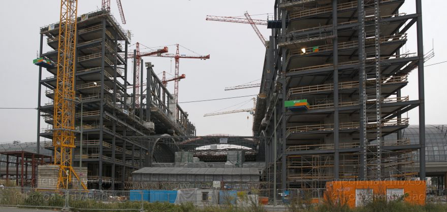 Berlin. Tiergarten. Baustelle. Berliner Hauptbahnhof
September 2005. Berlin. Tiergarten. Baustelle Berliner Hauptbahnhof
Schlüsselwörter: Berlin;Deutschland;Germany;Hauptbahnhof;Lehrter Bahnhof;Panorama;2005;Tiergarten
