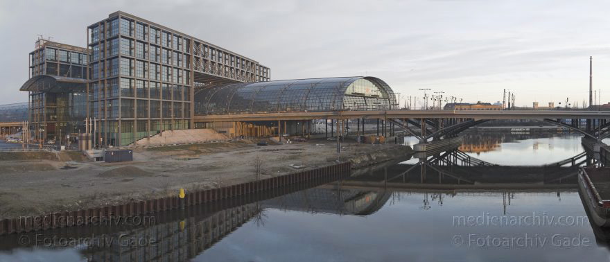 Berlin. Tiergarten. Berliner Hauptbahnhof. Verbindung zwischen dem Spree und Humboldthafen
3. 3. 2007. Berlin. Tiergarten. Berliner Hauptbahnhof. Verbindung zwischen dem Fluss Spree und Humboldthafen
Schlüsselwörter: Berlin;Deutschland;Germany;Hauptbahnhof;Lehrter Bahnhof;Panorama;2007;Tiergarten