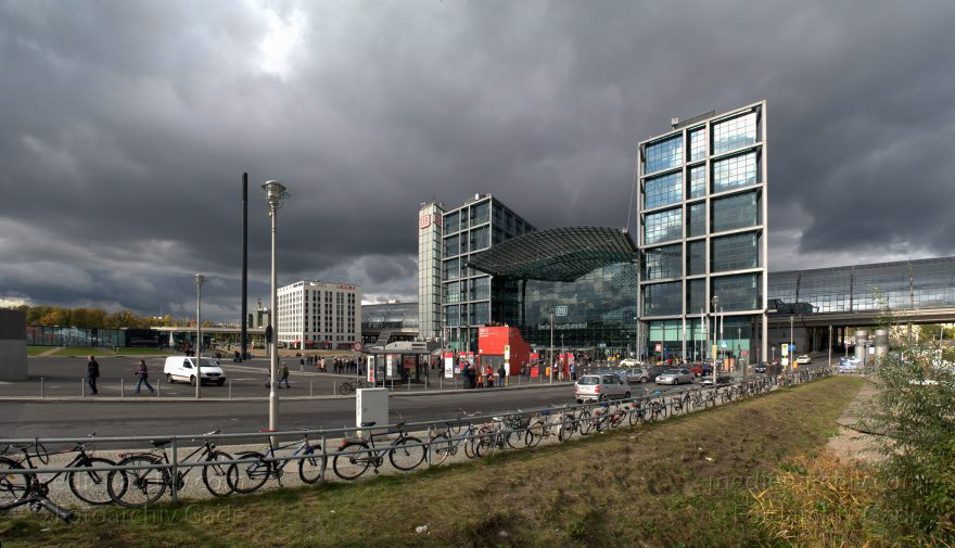 Berlin. Tiergarten. Berliner Hauptbahnhof
25. 10. 2009. Berlin. Tiergarten. Berliner Hauptbahnhof
Schlüsselwörter: Berlin;Deutschland;Germany;Hauptbahnhof;Panorama;2009;Tiergarten